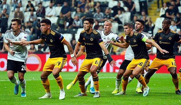 Beşiktaş'ta sakatlanan Güven Yalçın, 27. dakikada yerini Umut Nayir'e bıraktı.