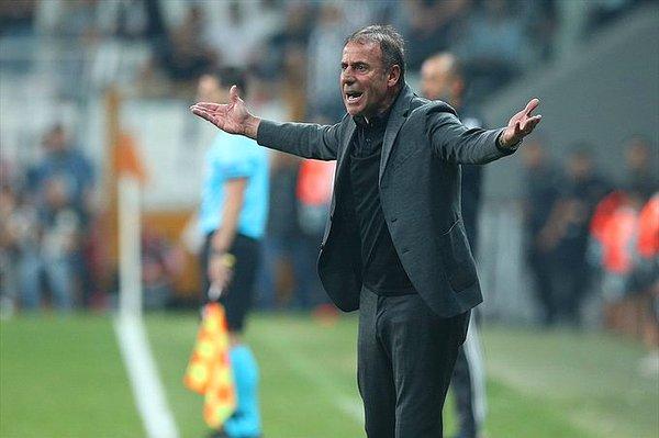 Beşiktaş taraftarları, siyah-beyazlıların Wolverhampton'a 1-0 kaybetmesinin ardından "Abdullah Avcı istifa" tezahüratları yaptı.