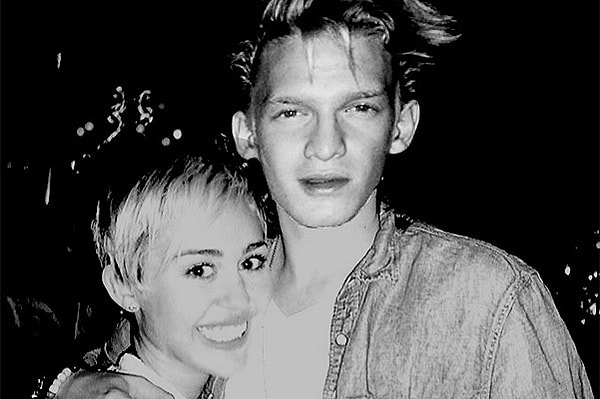 Как-то в интервью с GQ певец признался, что считает исполнительницу одной из лучших своих подруг.