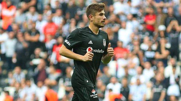 Beşiktaş'ta Dorukhan Toköz 71. dakikada sakatlanarak oyundan çıkarken yerine Douglas oyuna dahil oldu. Dorukhan Toköz'ün dizinin döndüğü belirtildi ve soyunma odasında tedavisinin yapılmasının ardından hastaneye götürüldü..