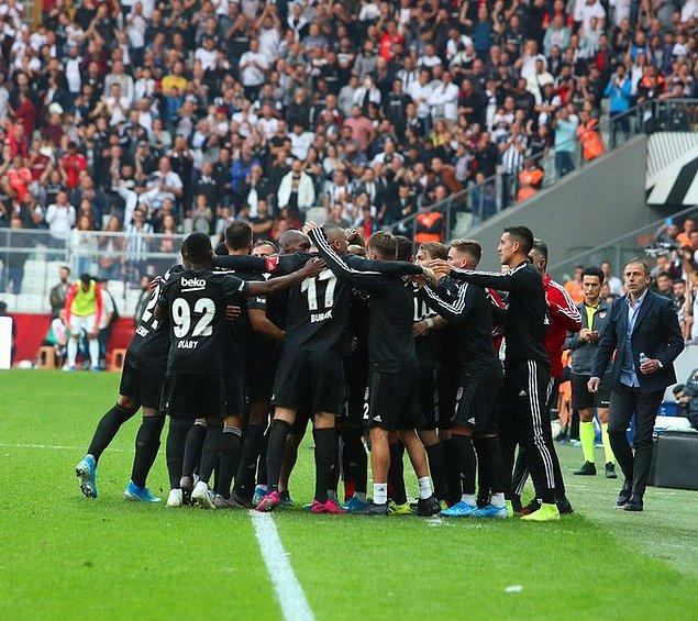 Karşılaşmanın kalan dakikalarında başka gol sesi çıkmadı ve Beşiktaş 4 hafta sonra 3 puanla sahadan ayrılmış oldu.