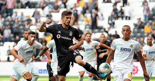 Beşiktaş Kulübü Yönetim Kurulu Üyesi Ahmet Kavalcı, Beşiktaş'ın 2-0 kazandığı Aytemiz Alanyaspor maçının 69. dakikasında sakatlanan Dorukhan Toköz'ün 4 ay futboldan uzak kalacağını açıkladı.