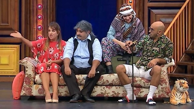 Kadına şiddet konusunu da unutmadılar elbette. Skeçte öyle güzel göndermeler vardı ki, bazıları şöyleydi: