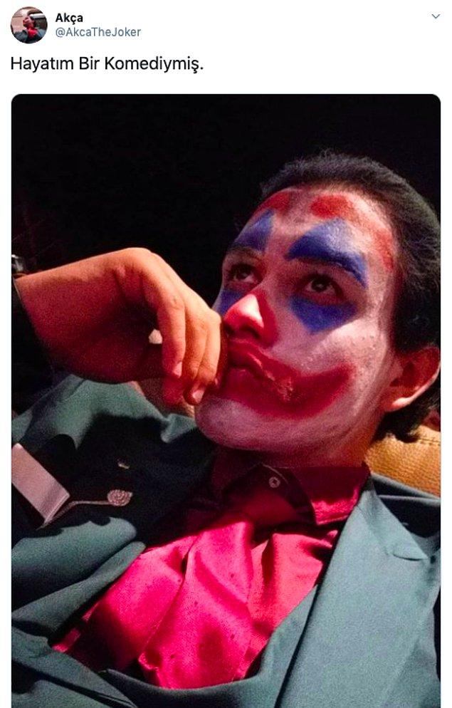 Bitti mi sandınız? Joker cosplay'i ile sinema salonunda milletin aklını alan Akça, kendisine bir Twitter hesabı açarak macerasına buradan devam ediyor.
