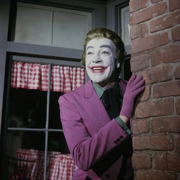 Joker figürü ekranlara yansıtıldığında ise efsanevi oyuncular tarafından oynandı; en başarılı seslendirme sanatçılarınca seslendirildi. Kiminin Joker’i Cesar Romero'nun canlandırdığı gibi daha teatraldi,