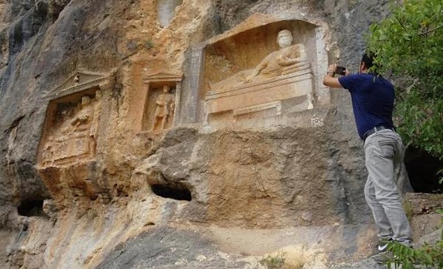Tahribatı görüntüledi