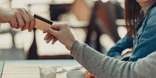 6. Daha önce gidilmemiş bir restorana gidilecekse hesabı davet eden kişi öder.