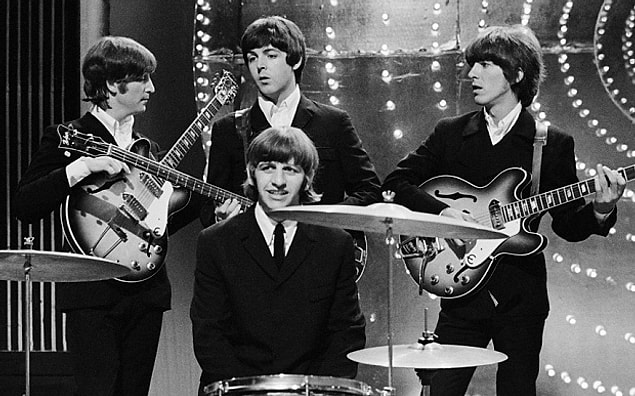 Lennon, Beatles’ın hiçbir kaydından memnun olmadı. Grup dağıldıktan 1 yıl sonra George Martin’le yemek yerken grubun tüm şarkılarını yeniden kaydetmek istediğini söyledi.