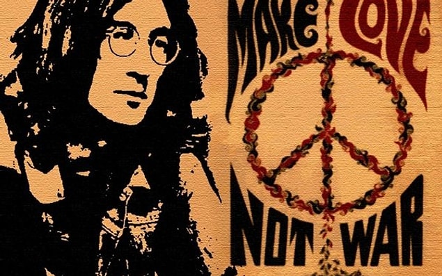 Lennon, Kraliçe Elizabeth’in Beatles üyelerine verdiği imparatorluk nişanını Britanya’nın Vietnam Savaşı’ndaki ve Nijerya İç Savaşı’ndaki rolünden ötürü geri göndermişti. Ünlü sanatçı böylece iyice göze batmaya başladı.