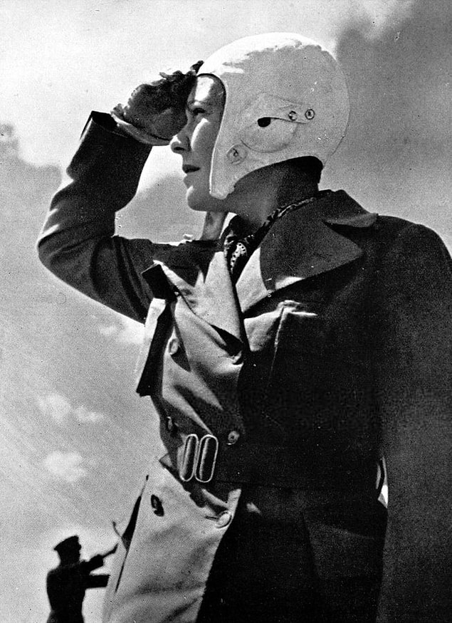 Türkiye’nin ve dünyanın ilk kadın savaş uçağı pilotu, Atatürk’ün manevi kızı Sabiha Gökçen.