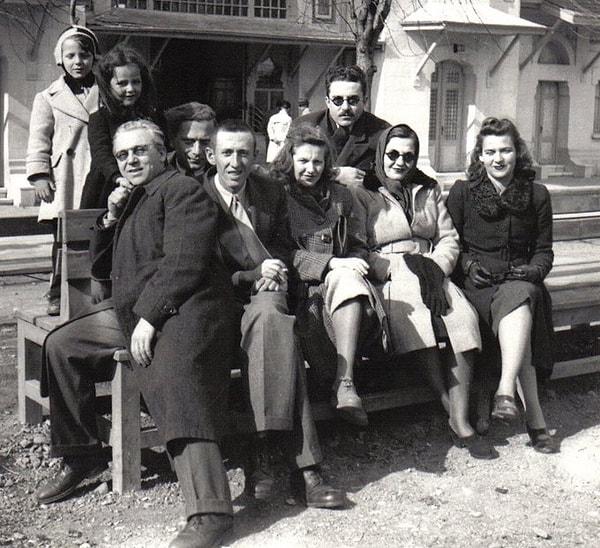 Sabahattin Ali, Bedri Rahmi Eyüboğlu, Abidin Dino ve Orhan Veli Kanık, aileleriyle birlikte Ankara’da bir arada, 1943