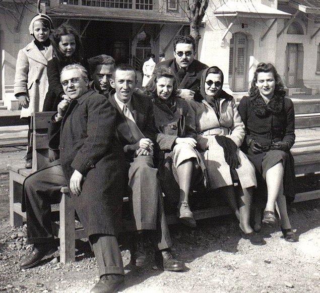 Sabahattin Ali, Bedri Rahmi Eyüboğlu, Abidin Dino ve Orhan Veli Kanık, aileleriyle birlikte Ankara’da bir arada, 1943