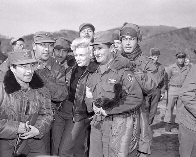 Marilyn Monroe’nun, 1954 yılında Kore’deki Türk askerlerini ziyareti