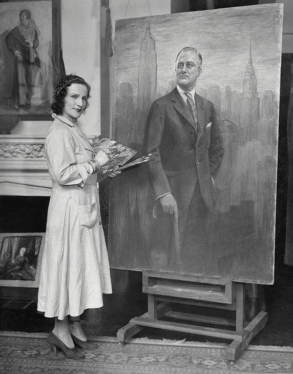 Türkiye’nin ilk kadın ressamı Mihri Müşfik, ABD Başkanı Franklin D. Roosevelt’in portresi üzerinde çalışırken, 1932
