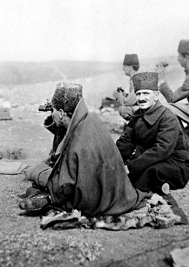 6. Atatürk ve yaveri Salih Bozok'un bu fotoğrafı hangi savaşta çekilmiştir?