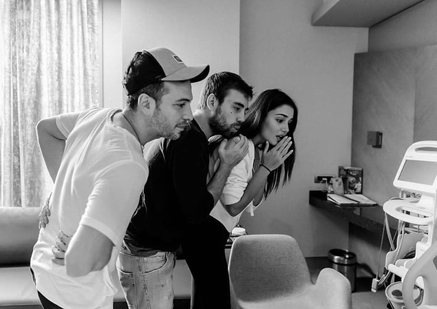 7. Murat Dalkılıç ve sevgilisi Hande Erçel, Oğuzhan Koç ile birlikte Eser - Berfu Yenenler’in yeni doğan bebeğini görmeye gitti.
