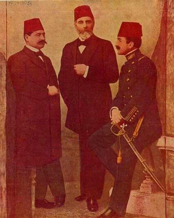 1918 - Talat Paşa liderliğindeki İttihat ve Terakki Hükümeti istifa etti.