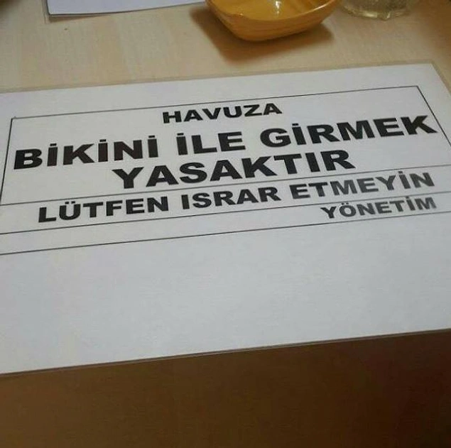 Adabınızla pantolon ile giriyorsanız girin.