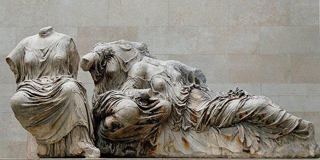 5. Gelelim içerisindeki gizli hazinelere... Parthenon Mermerleri, Klasik Yunan heykel sanatının en güzel örneklerinden biri.