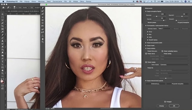 Artık influencerların çok büyük bir kısmı, fotoğraflarını "paylaşmaya değer" olarak nitelendirmeden önce düzenlemek için photoshop yapmaya yöneldi.