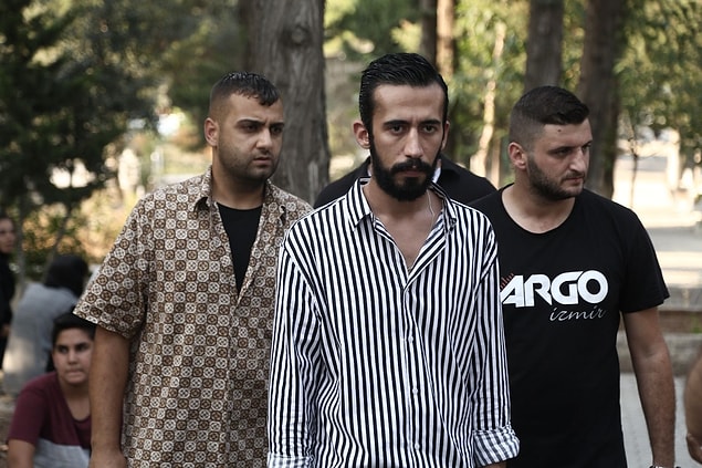 Recep İvedik ise modern dünyanın, köyden kente göçün son raddeye ulaştığı, yüzeyselliğin hüküm sürdüğü bir dönemin ürünü.