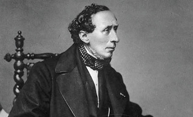 14. Küçük Deniz Kızı'nın yazarı H. C. Andersen Danimarkalıdır ve gerçek hikayenin sonunda Küçük Deniz Kızı ölmüştür. Andersen aynı zamanda Frozen'a ilham kaynağı olan hikayenin de yazarıdır.