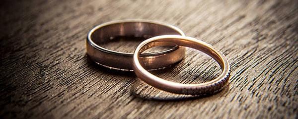 6. Evliliğe inanmayan, evliliği saçma gören biriyle sevgili olur musun?