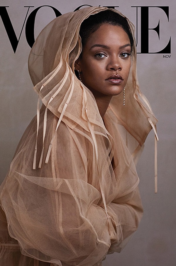 Несравненная Рианна появилась на обложке ноябрьского номера американского Vogue.