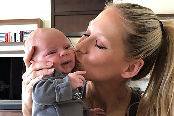 В декабре 2017 года Иглесиас и Курникова стали родителями близнецов Люси и Николаса.