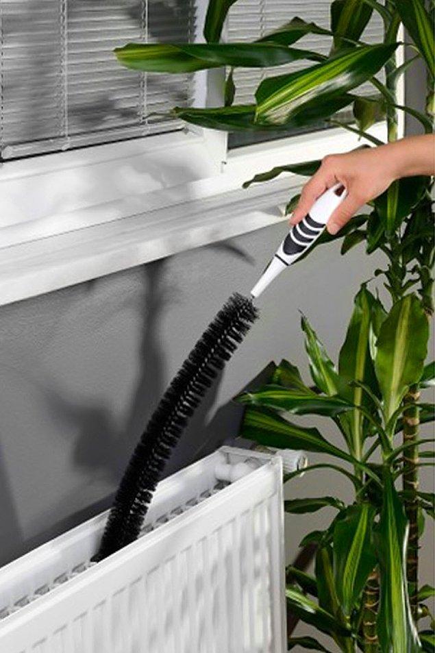 9. Köşe bucak demişken, evinizin muhtemelen ihmal ettiğiniz köşelerinin temizliği için: kalorifer peteği temizleme fırçası