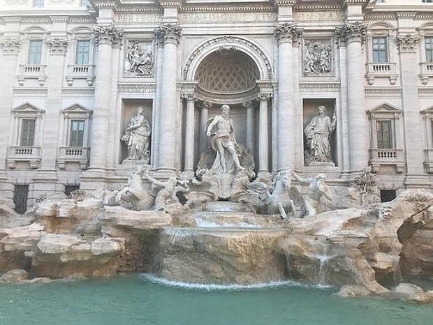 Trevi Çeşmesi