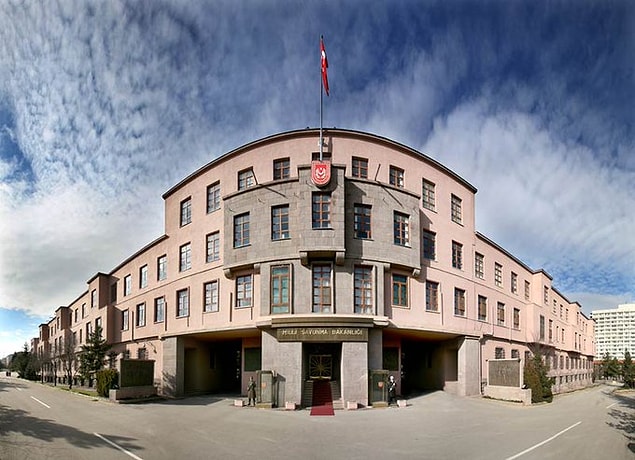 Milli Savunma Bakanlığı'ndan yapılan açıklamada, Menbiç bölgesinden yapılan havan ve topçu ateşi sonucunda 2 askerin şehit düştüğü, 7 askerin de yaralandığı bildirildi.