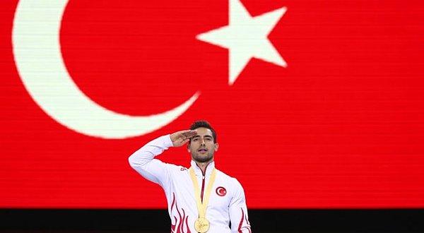 Artistik Cimnastik Dünya Şampiyonası'nda altın madalya alan İbrahim Çolak, askerimize moral olsun istedim dedi, altın madalyasını Mehmetçik'e armağan etti. Selam yollamayı da unutmadı!