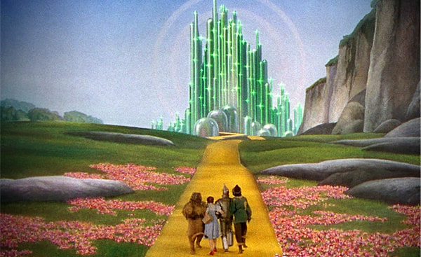 14. Emerald City: Oz ülkesinin başkenti. Her şeyin yeşil olduğu, pırlanta gibi parlayan bir şehir düşünün. İşte Zümrüt Şehir.