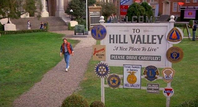 13. Hill Valey: Geleceğe Dönüş serisinin 4 farklı zamanı aynı anda yaşayan kurgusal kasabası.