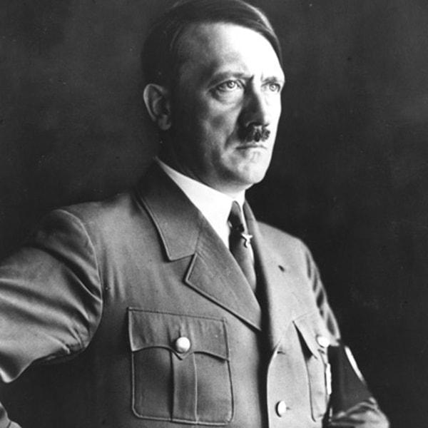 1933 - Adolf Hitler, Cenova Silahsızlanma Konferansı'na katılmayacağını ve Milletler Cemiyeti'nden ayrılacağını açıkladı.