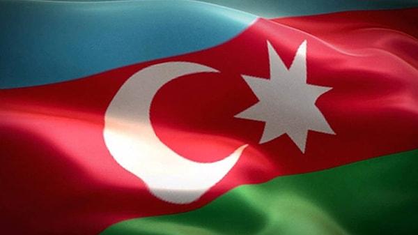 1991 - Azerbaycan, Sovyetler Birliği'nden bağımsızlığını ilan etti. İlk defa 28 Mayıs 1918'de bağımsız olan Dünya Azerileri, bugünü "Cumhuriyet günü" olarak kutluyorlar.