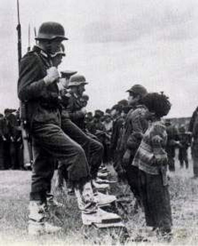 1941 - II. Dünya Savaşı: Alman işgalindeki Sırbistan'da binlerce sivil öldürüldü: Kragujevac katliamı.