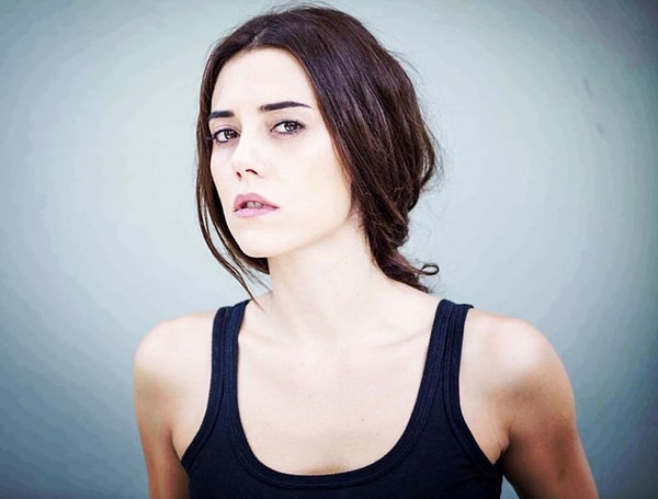 12. Cansu Dere (Джансу Дере)  в роли Эйшан