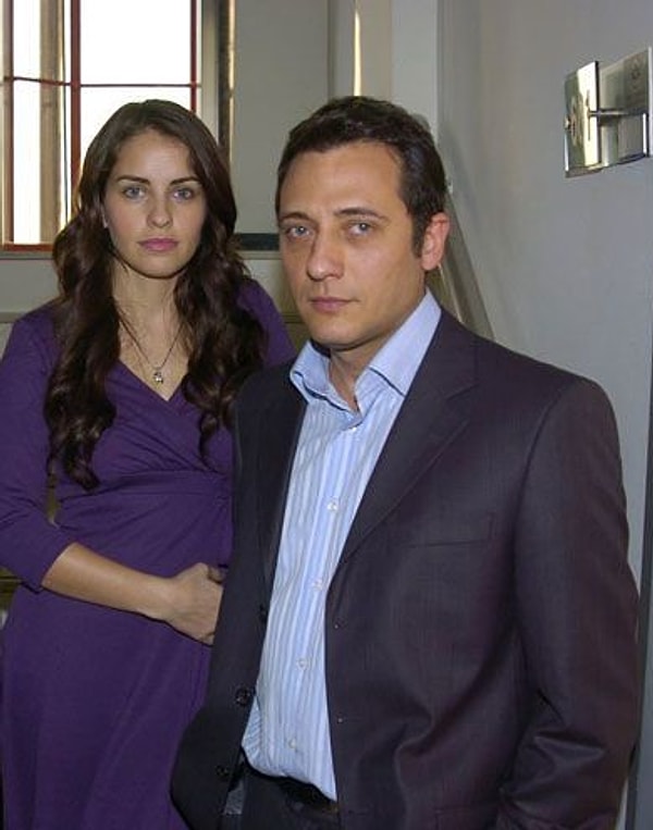 21. В 2011, он сыграл в фильме Aşk Tesadüfleri Sever (Любовь любит случайности) и сыграл главную роль Мете Авундука в фильмеKaybedenler Kulübü (Клуб неудачников) о культовом шоу 90-х с тем же названием.