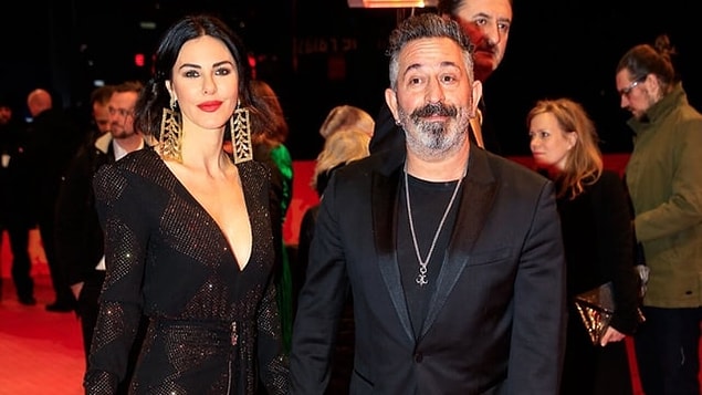 Cem Yılmaz’ın yönetmenliğini ve senaristliğini yaptığı Karakomik Filmler serisinin ilk filmleri ‘Kaçamak’ ve ‘2 Arada’nın galası geçtiğimiz gün gerçekleştirildi.