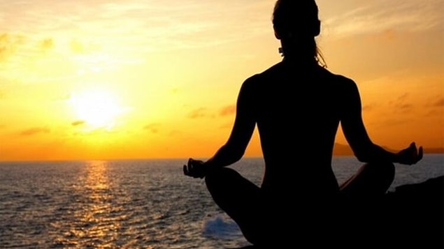Duygu durum bozukluğu yaşadığınız anlarda yapılacaklar listenizi oluşturun. Bu bir dizi izlemek de olabilir, meditasyon da.