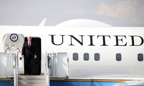 Diplomatik temaslarda bulunmak üzere Ankara'ya gelen Pence ve Pompeo'nun uçakları bugün öğle saatlerinde Esenboğa Havaalanı'na iniş yaptı.