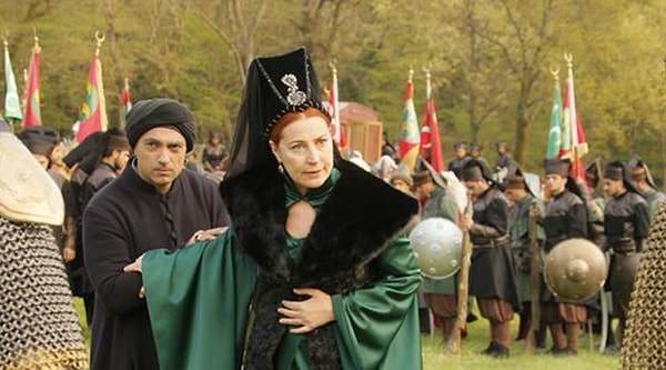 4. В сериале снялась новая Роксолана – Вахиде Перчин. Но в небольшой роли.