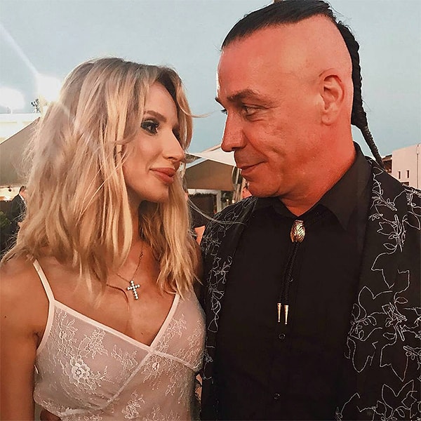 Паре уже на протяжении двух лет приписывают роман, однако однозначных комментариев никто из них не дает.