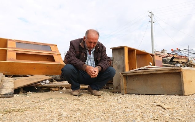 Nöbet tutarak yaşamaya başladılar