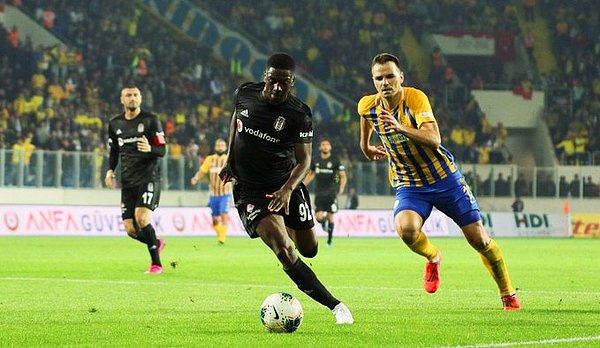Kalan dakikalar Beşiktaş'ın baskısıyla geçse de 90 dakikadan sesi çıkmayınca mücadele 0-0 sona erdi.