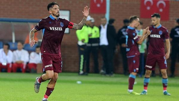 Konuk ekip Gaziantep, Jefferson ile 54'te farkı 1'e indirse de iyi oyununu sürdüren Trabzonspor, 76. dakikada Sosa'nın şık golüyle skoru 3-1 yaptı.