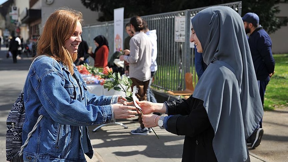 Müslümanlara En Sıcak Bakan Ülkeler Araştırıldı: Hollanda Aile Üyesi Olarak Görüyor, İtalya Son Sırada