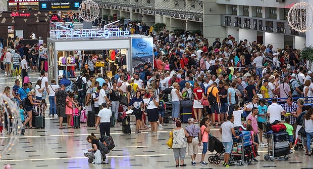 Tüm Zamanların Rekoru: Antalya'ya Gelen Turist Sayısı 14 Milyonu Geçti